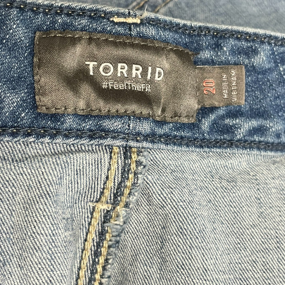Torrid Denim Shorts Size 20 Flap Pocket Jean Summer Casual Basic Neutral Stretch - Picture 2 of 5